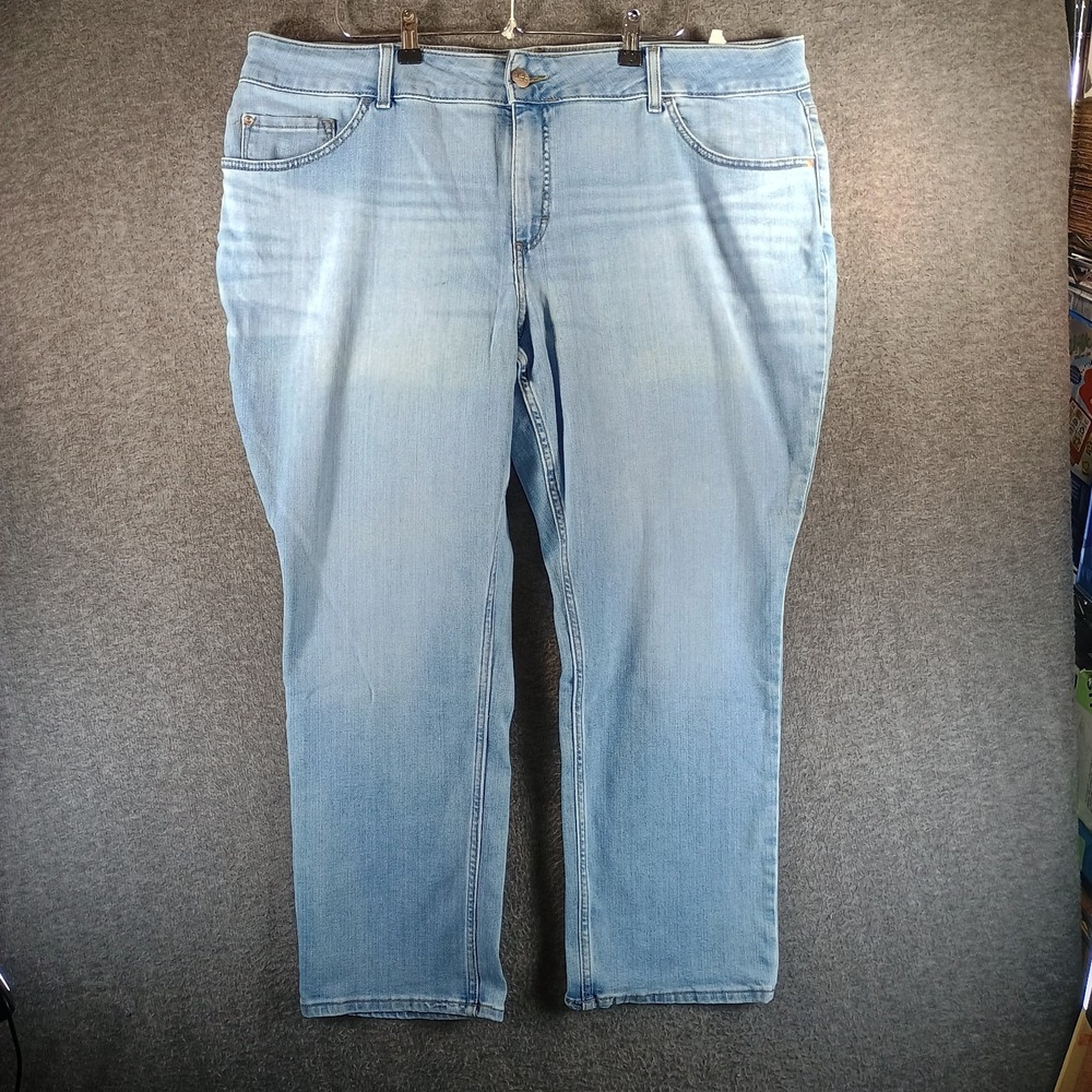 NWT Lee Jeans Women 24W Petite Midrise Relaxed Fit Straight Leg Light Wash